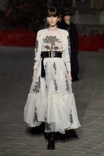 Look 15